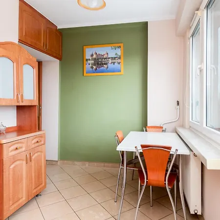Zielona Nowa Huta Apartment by BookingHost-2